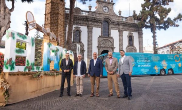 La ‘Guagua de las Promesas’ del Pino 2023 llegó a Teror cargada con 1310 propósitos