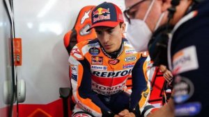 Márquez se cae en la misma curva en el MotoGP de Emilia-Romaña