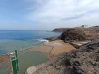 El Ayuntamiento de Guía cierra al baño las piscinas de Roque Prieto por la rotura de una tubería de la planta desalinizadora