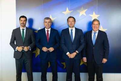 Manuel Dom&iacute;nguez obtiene en Bruselas el compromiso de reforzar y mantener el POSEI en el nuevo marco financiero