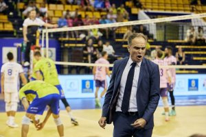 Voleibol: El líder CV Guaguas gana en Valencia por la vía rápida (0-3)