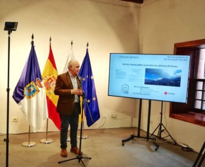 La emisi&oacute;n visible de gases volc&aacute;nicos es espor&aacute;dica y est&aacute; concentrada en los centros eruptivos y los jameos