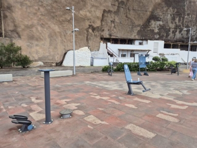 Gáldar: El Ayuntamiento renueva los aparatos biosaludables situados en la Avenida de Sardina