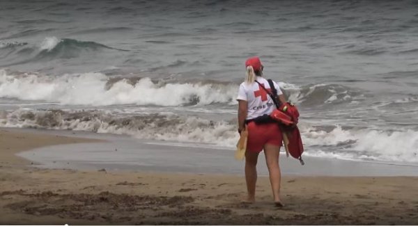 Cruz Roja está presente en 40 playas de Canarias para velar por la seguridad de los bañistas