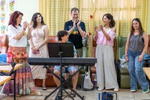 Las voces de la zarzuela llenan de m&uacute;sica el Campus de Verano y emocionan al Centro Sociosanitario de Valleseco