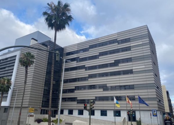 Sanidad analiza las áreas de mejora en el tratamiento de las enfermedades neurodegenerativas en Canarias