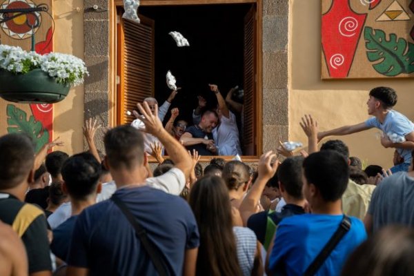 La Batalla de Flores y el concierto de Antonio José cierran un Día de Santiago Apóstol para recordar