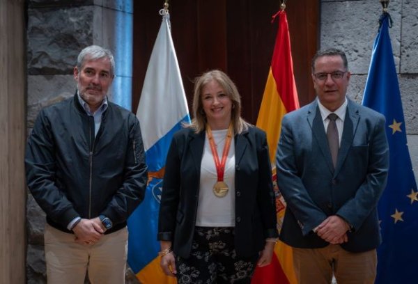 El presidente reconoce la trayectoria de Yanira Pérez tras su triunfo en el Campeonato de España de 3D en Sala