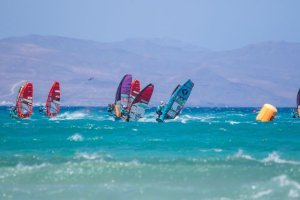 Windsurf: Fuerteventura amanece con máxima tensión en el agua