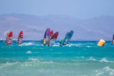 Windsurf: Fuerteventura amanece con máxima tensión en el agua