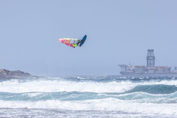El Wind&amp;Waves Festival cierra una edici&oacute;n hist&oacute;rica con el mejor windsurf internacional y El M&eacute;dano como gran protagonista