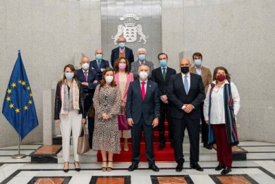 El presidente de Canarias, &Aacute;ngel V&iacute;ctor Torres, recibe a la junta directiva de la Mesa del Tabaco