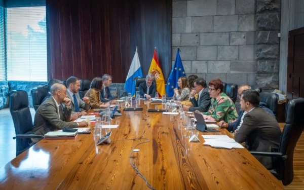 El Gobierno de Canarias impulsa la reforma de las leyes que regulan el turismo en las islas