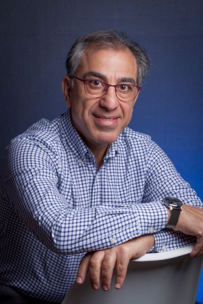 El fil&oacute;sofo, escritor y divulgador iran&iacute; Arash Arjomandi ofrece una conferencia sobre la persecuci&oacute;n de la fe Bah&aacute;&rsquo;&iacute; en Iran