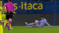 Iturralde, sobre el Villarreal-Bar&ccedil;a: "Es penalti claro, Piqu&eacute; baja la mano"