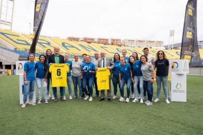 Antonio Morales y Francisco Castellano agasajan al AD Teldeportivo tras su ascenso a Primera Divisi&oacute;n del F&uacute;tbol Sala Femenino