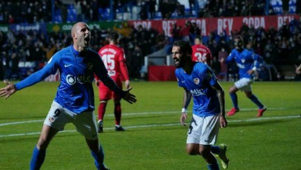 Batacazo del Alavés y del Levante; y pelotazo del Linares en Copa