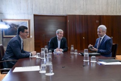 Fernando Clavijo celebra que AENA incremente hasta 1.000 millones de euros la inversi&oacute;n en aeropuertos de Canarias