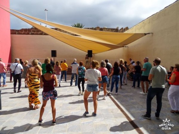 El Mercado de Guía celebró Halloween con cientos de visitantes