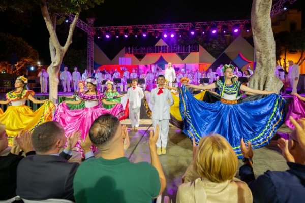 Los Gofiones ponen en pie la Plaza de Santiago con &#039;México en el corazón&#039;
