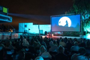 Lanzarote: Cine al aire libre en Haría de la mano de Tenique Cultural, Wall Street y Una segunda madre