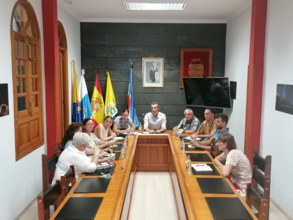 El equipo de Gobierno del Ayuntamiento de La Aldea de San Nicolás se reúne con los centros educativos del municipio