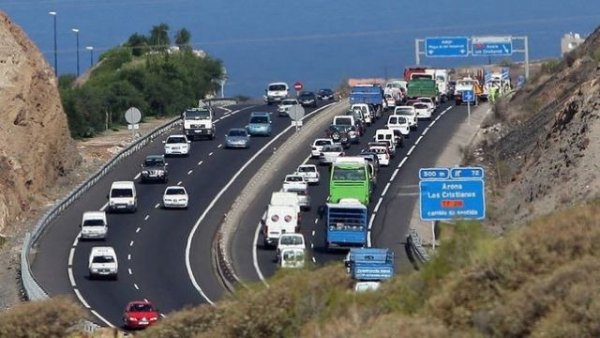 Adjudicada por 1,6 millones de euros la redacción de los proyectos de dos tramos del tercer carril de la TF-1