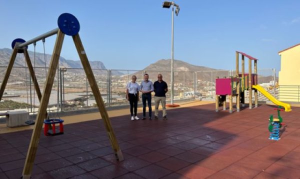 El Ayuntamiento de Gáldar renueva el parque infantil de Palma de Rojas