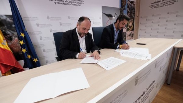 José Antonio Valbuena y Luis Yeray Gutiérrez firman el protocolo para la ejecución del parque inundable