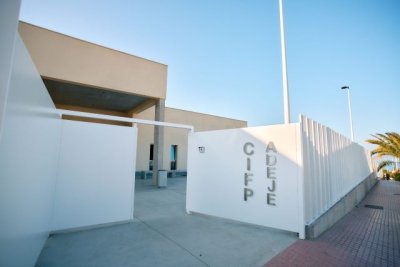 El Gobierno de Canarias abona sus becas a cerca de 3.000 estudiantes de FP Dual con m&oacute;dulos formativos en empresas