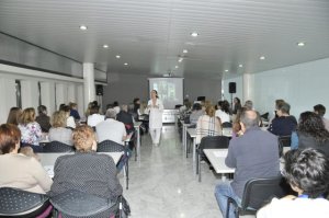 El Aula de Pacientes Doctor Negr&iacute;n cierra 2025 con una charla centrada en la ausencia de seres queridos en Navidad