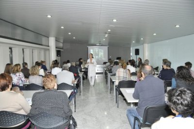 El Aula de Pacientes Doctor Negr&iacute;n cierra 2025 con una charla centrada en la ausencia de seres queridos en Navidad