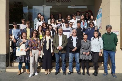 Doce estudiantes de Erasmus de Portugal con el IES Puerto del Rosario visitan y conocen el Ayuntamiento capitalino
