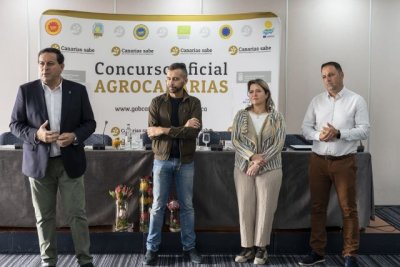 Una veintena de expertos catadores eval&uacute;a las 177 muestras presentadas al Concurso de Vinos Agrocanarias 2023