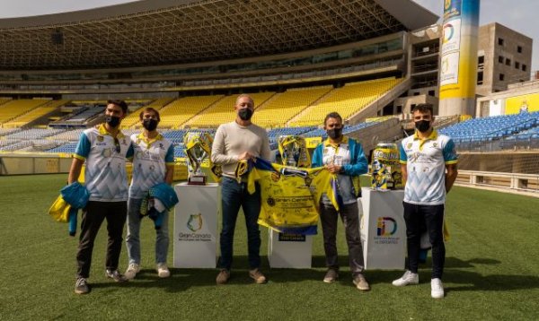 Francisco Castellano recibe al CH Molina Sport tras ganar la Copa del Rey de Hockey Línea 2022