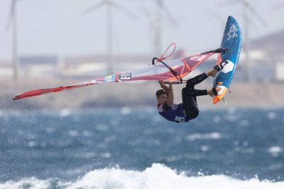 Liam Dunkerbeck, campe&oacute;n del mundo SUB-20 de la PWA en la categor&iacute;a de olas