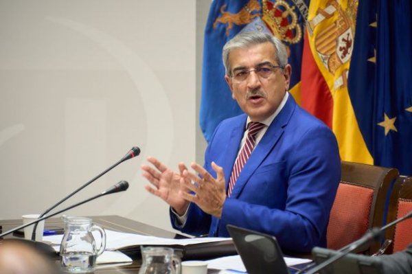 Román Rodríguez aclara que Canarias estará exenta de la tasa al queroseno que debate la Unión Europea