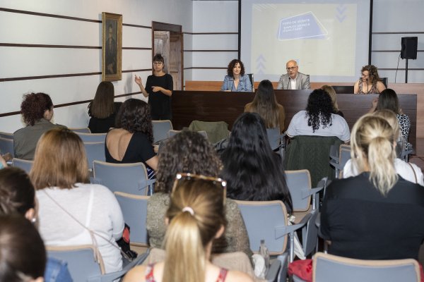 La Consejería de Igualdad y el Ateneo de Las Palmas reflexionan sobre la figura de la mujer en la comunicación y la difusión cultural