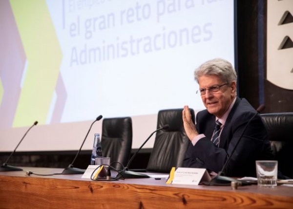 Julio Pérez liga el buen funcionamiento de la Administración pública a la estabilidad de sus empleados