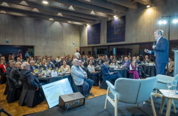 Clavijo llama a empresarios y sindicatos a sellar un “gran Acuerdo por la Productividad” en Canarias