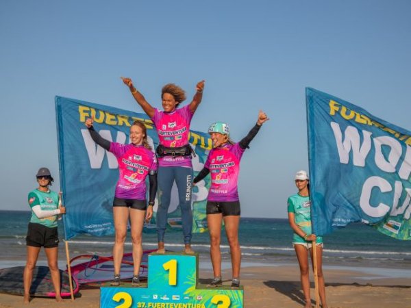 Fuerteventura PWA Grand Slam 2025: Offringa y Caers se imponen en la primera jornada de Freestyle