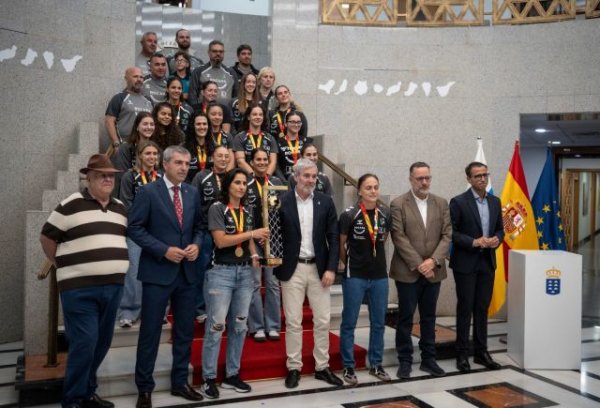 Clavijo destaca el regreso del Rocasa Gran Canaria a lo m&aacute;s alto del balonmano femenino espa&ntilde;ol