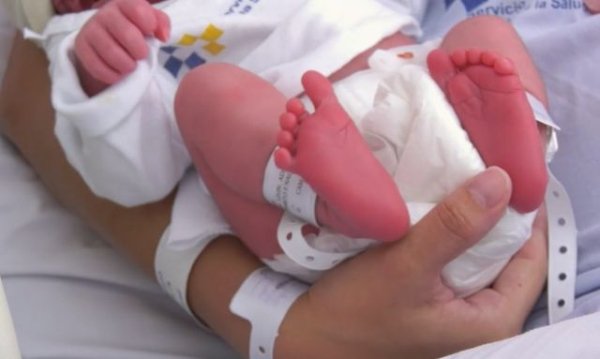 El banco de leche del Hospital Materno Infantil hace posible que 173 beb&eacute;s reciban 515 litros de leche materna