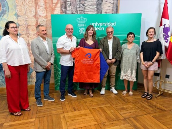 Las luchas Leonesa y Canaria inician un encuentro para compartir deporte, conocimiento, tradici&oacute;n y futuro