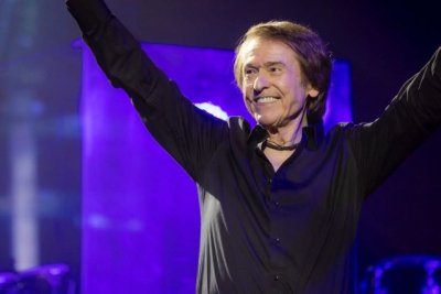 Raphael y su impresionante voz, un regalo anticipado de Navidad que emociona a Tenerife