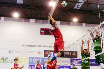 Voleibol: El Arona Spring In Motion mantiene el liderato de la Superliga Masculina 2 pese a su derrota en Castell&oacute;n