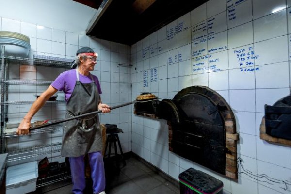 Cuando el pan tiene alma: Lisandro Cabrera apaga su horno, pero deja encendido el corazón de Valleseco