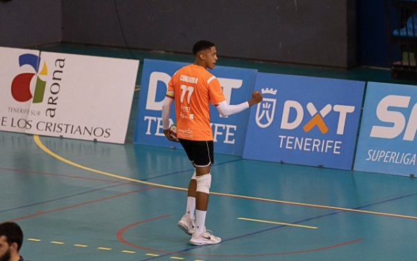 Voleibol: El Arona Playa de Los Cristianos suma un nuevo triunfo y sigue con paso firme en la lucha por el ascenso en Superliga 2