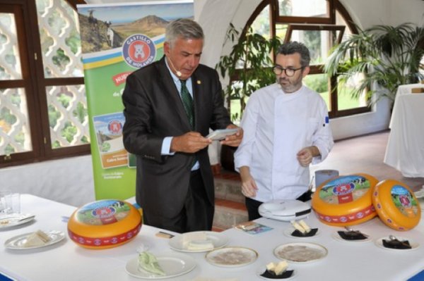 El queso canario exhibe su cara más familiar y cercana junto al chef José Rojano