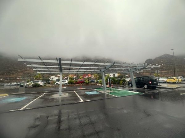 La Gomera: El Cabildo inicia la instalación de puntos de recarga autosuficientes para vehículos